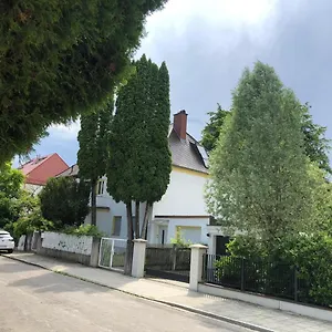 Idyllische Penthouse-wohnung In Super Lage Apartment